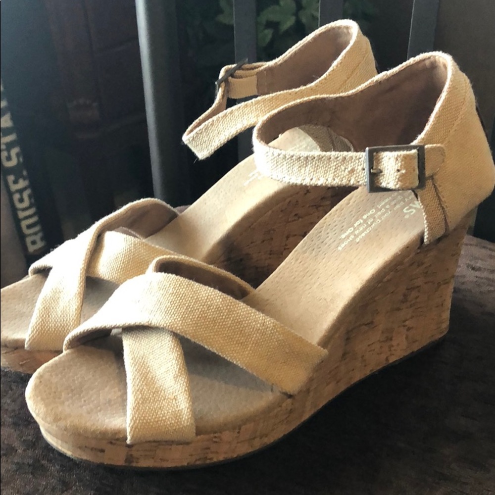 TOMS Wedge